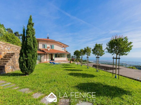 casa indipendente in vendita a Montignoso in zona Palatina