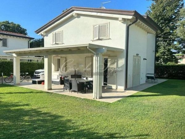 casa indipendente in vendita a Montignoso in zona Cinquale