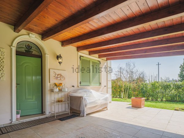 casa indipendente in vendita a Montignoso