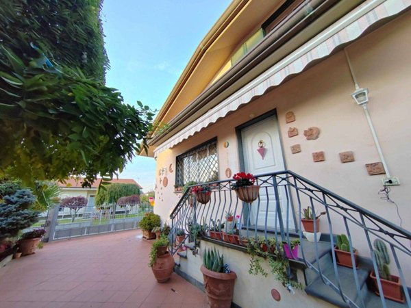 casa indipendente in vendita a Montignoso