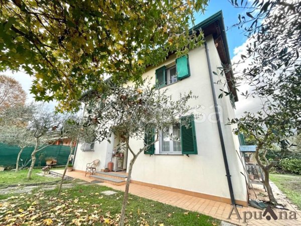 casa indipendente in vendita a Montignoso in zona Cinquale