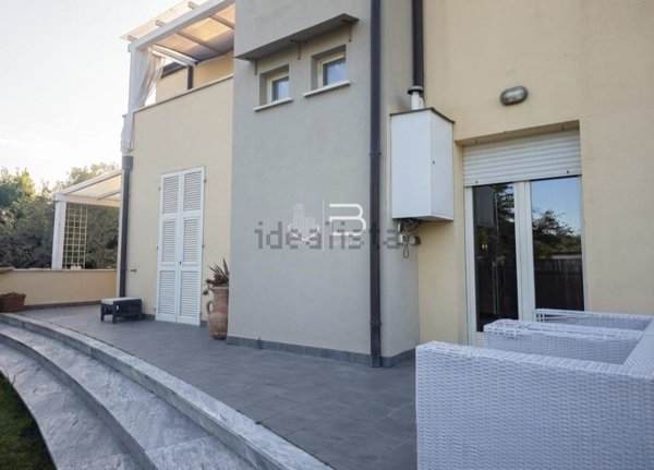 casa indipendente in vendita a Montignoso in zona Debbia