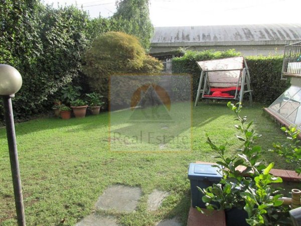 casa indipendente in vendita a Montignoso in zona Cervaiolo