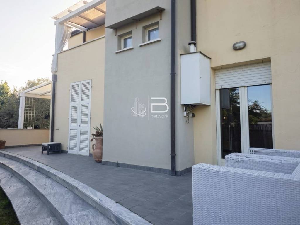 casa indipendente in vendita a Montignoso in zona Debbia