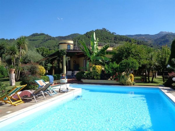 casa indipendente in vendita a Montignoso in zona Debbia
