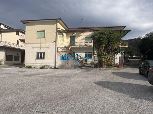 casa indipendente in vendita a Montignoso in zona Cervaiolo