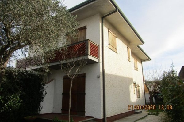 casa indipendente in vendita a Montignoso in zona Cinquale