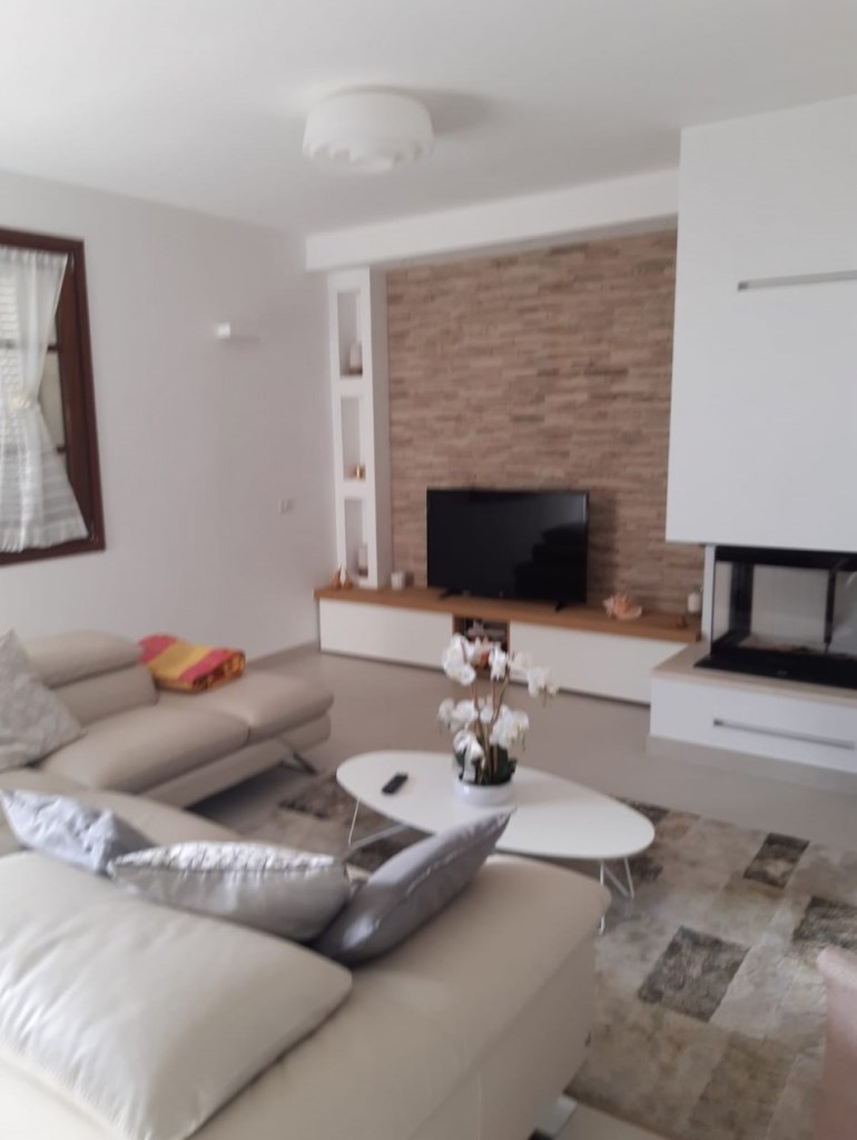 casa indipendente in vendita a Montignoso in zona Renella
