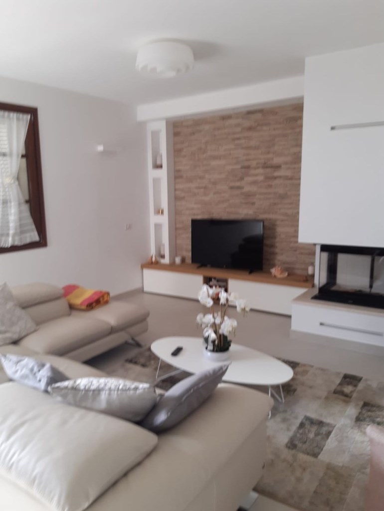 casa indipendente in vendita a Montignoso in zona Renella