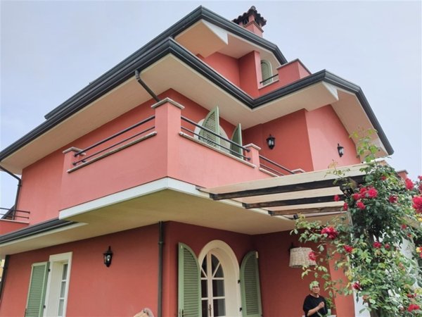 casa indipendente in vendita a Montignoso in zona Cinquale