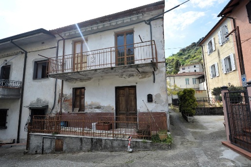 casa indipendente in vendita a Montignoso in zona Capanne