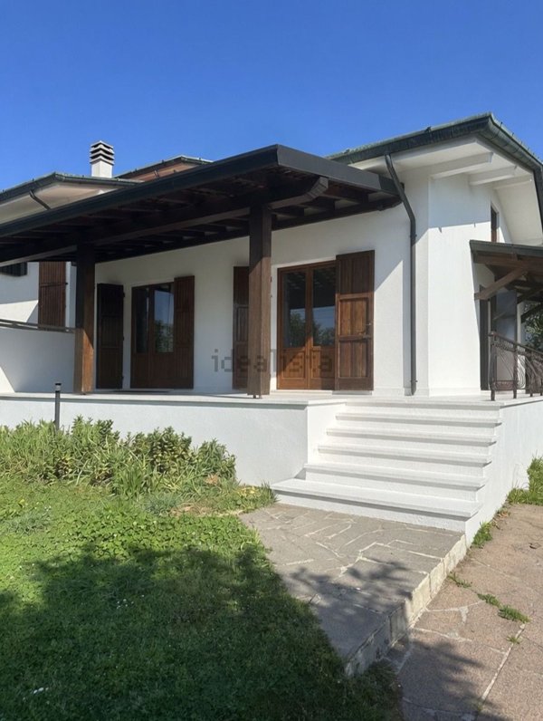 casa indipendente in vendita a Montignoso