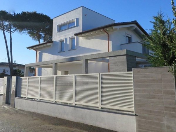 casa indipendente in vendita a Montignoso in zona Renella