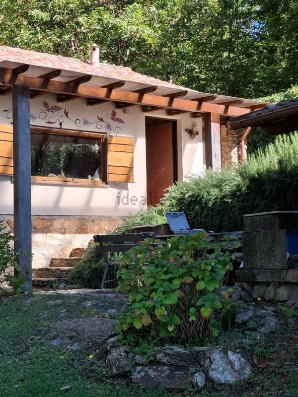 casa indipendente in vendita a Montignoso