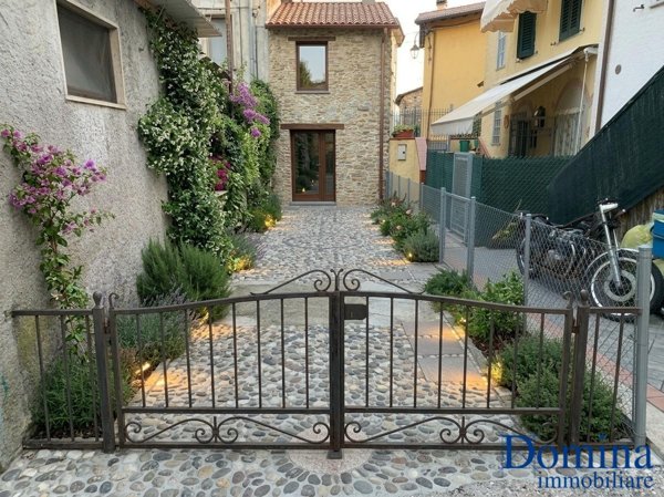 casa indipendente in vendita a Montignoso in zona Capanne