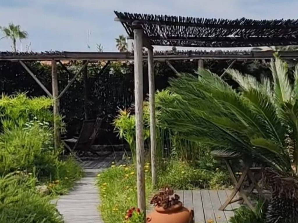 negozio in vendita a Montignoso in zona Cinquale