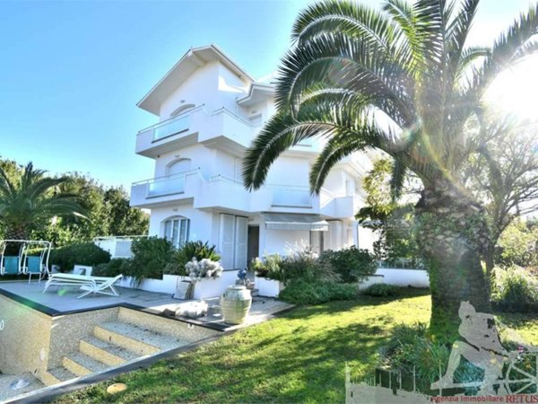 casa indipendente in vendita a Montignoso in zona Cinquale