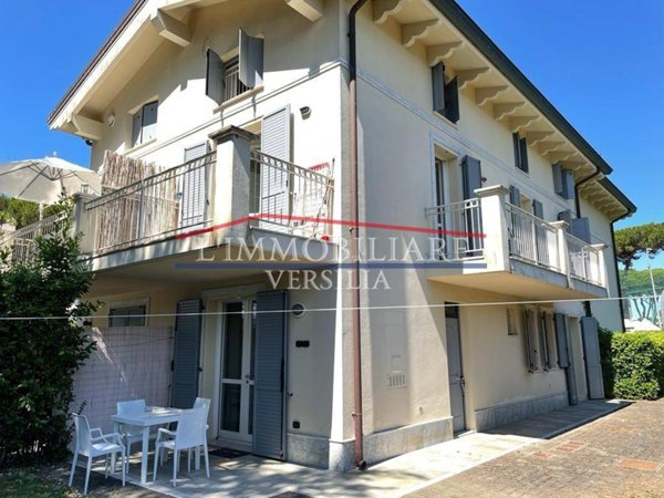 casa indipendente in vendita a Montignoso in zona Cinquale