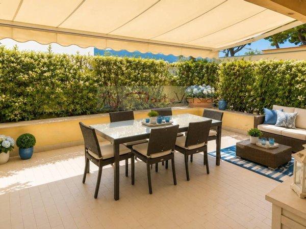 casa indipendente in vendita a Montignoso in zona Cinquale