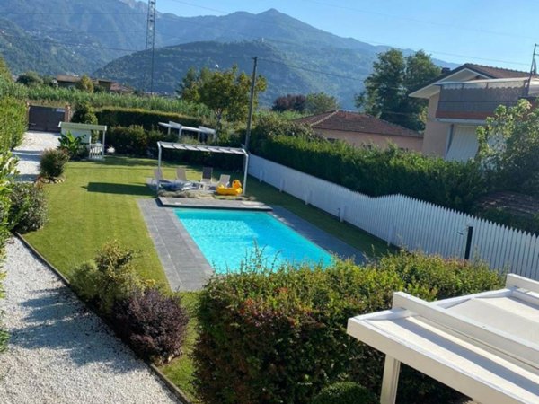 casa indipendente in vendita a Montignoso in zona Debbia