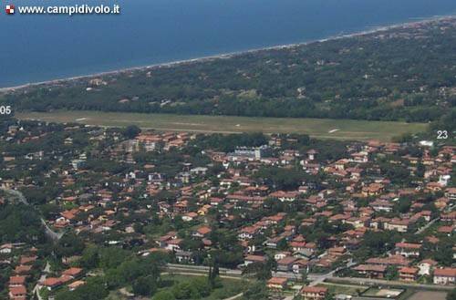 negozio in vendita a Montignoso in zona Cinquale