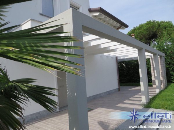 casa indipendente in vendita a Montignoso in zona Cinquale
