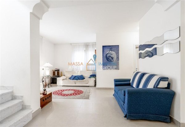casa indipendente in vendita a Montignoso in zona Cervaiolo