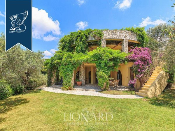 casa indipendente in vendita a Montignoso