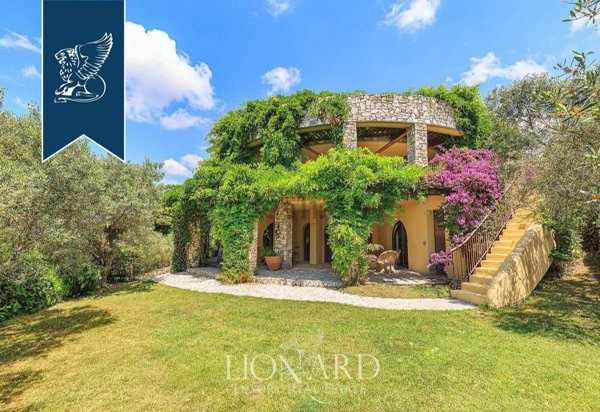 casa indipendente in vendita a Montignoso