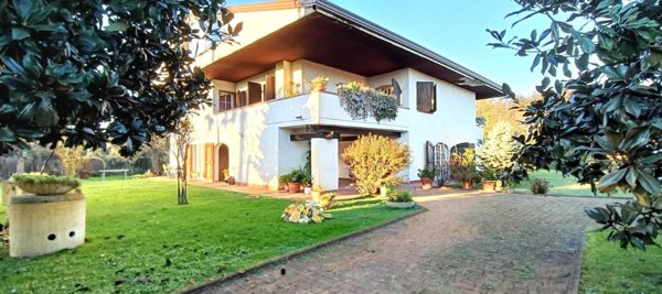 casa indipendente in vendita a Montignoso in zona Cinquale