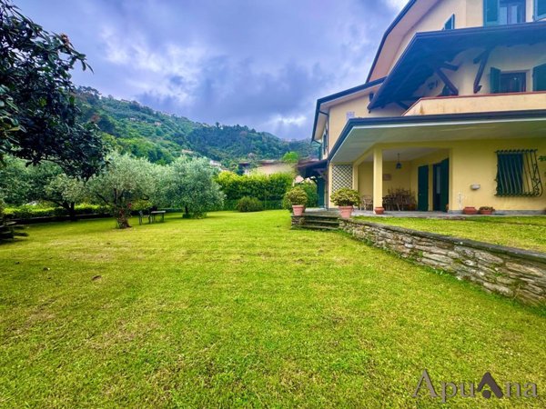casa indipendente in vendita a Montignoso in zona Capanne