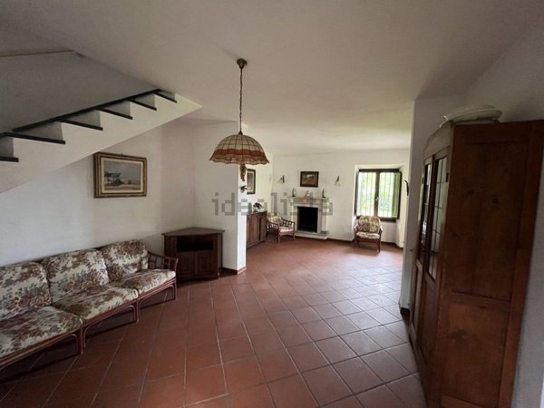 casa indipendente in vendita a Montignoso in zona Capanne