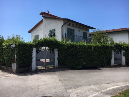 casa indipendente in vendita a Montignoso in zona Renella