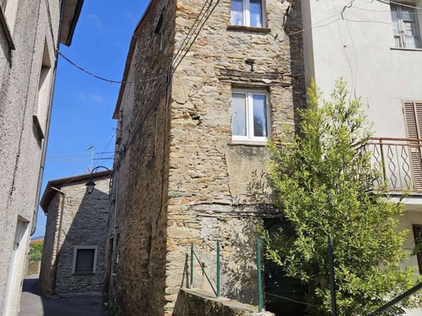 casa indipendente in vendita a Montignoso in zona Capanne
