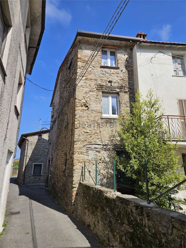 casa indipendente in vendita a Montignoso in zona Capanne