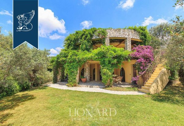 casa indipendente in vendita a Montignoso