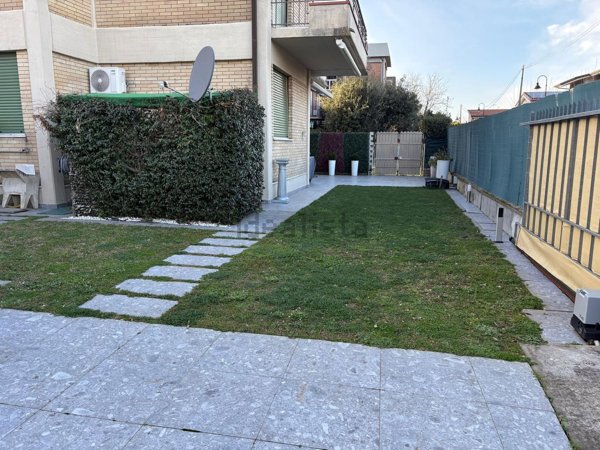 appartamento in vendita a Montignoso in zona Cinquale