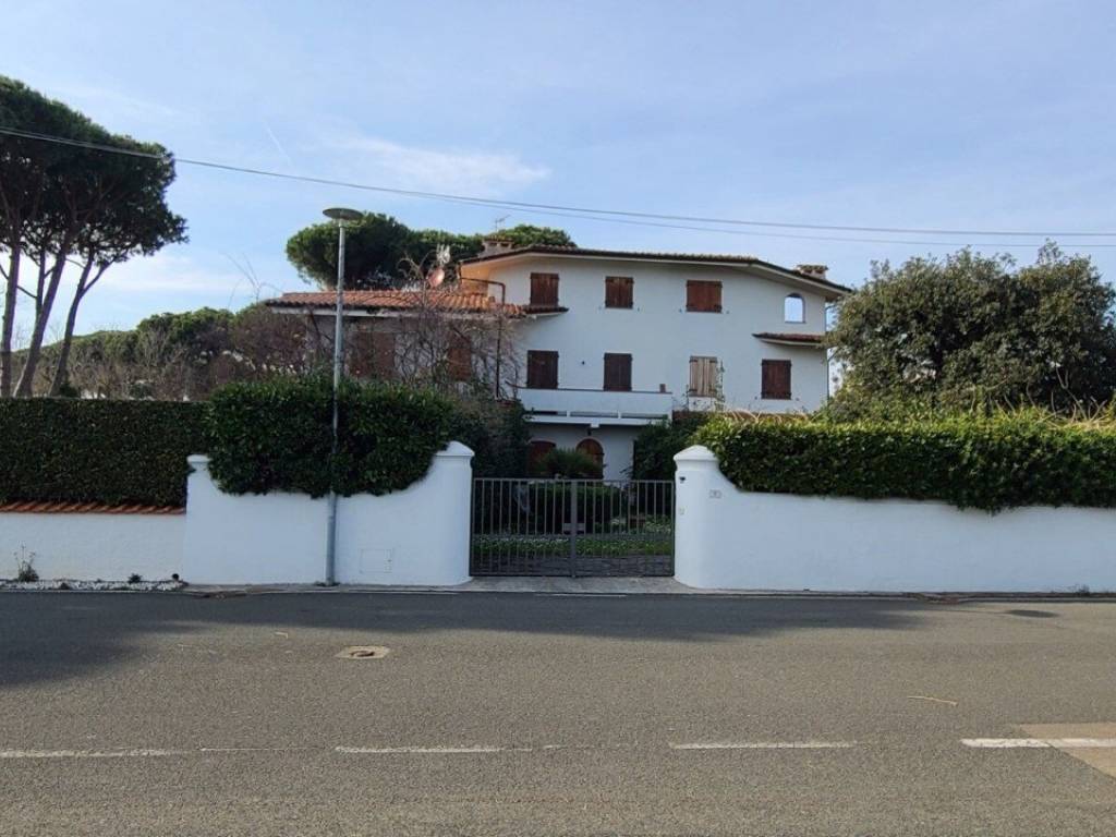 casa indipendente in vendita a Montignoso in zona Cinquale
