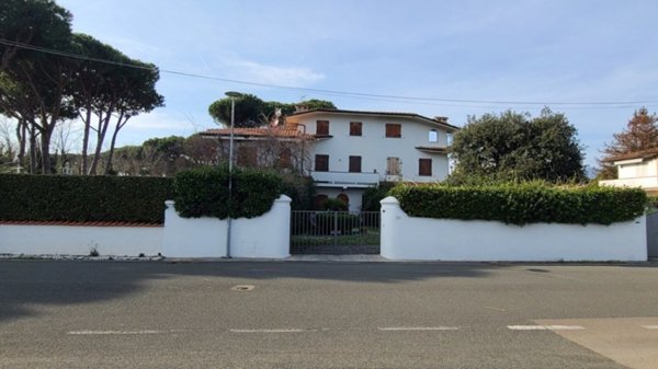 casa indipendente in vendita a Montignoso in zona Cinquale