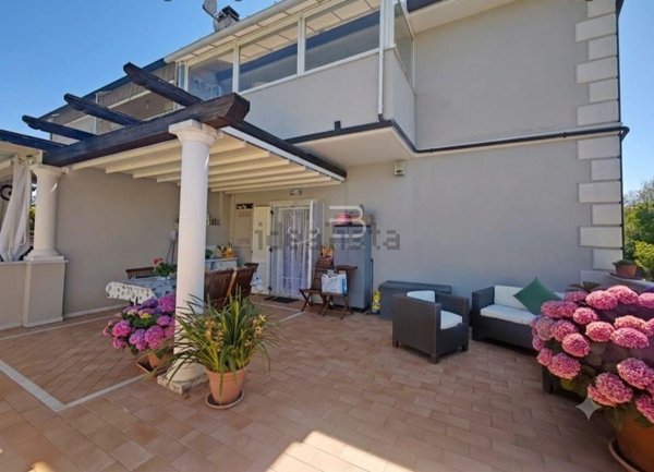 casa indipendente in vendita a Montignoso in zona Cinquale