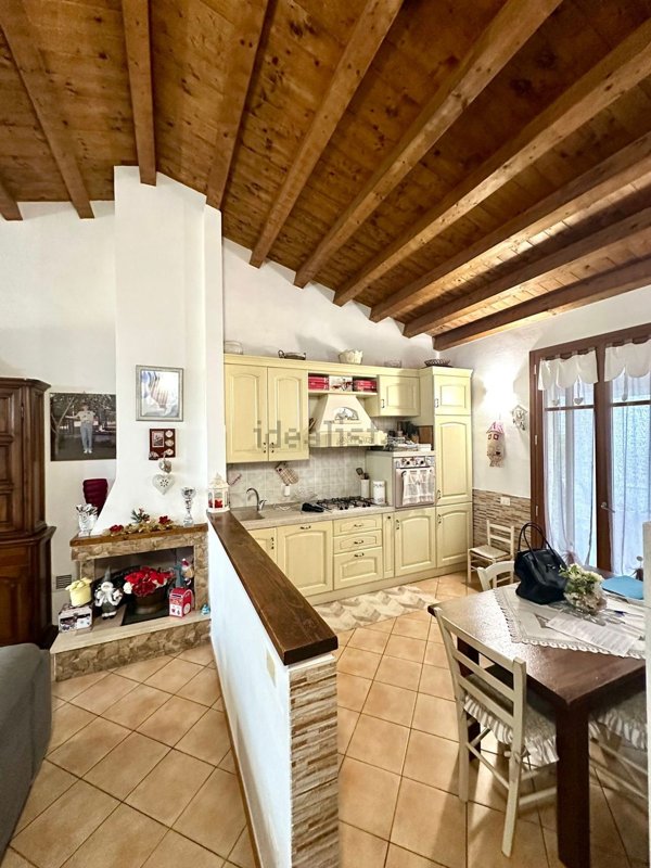 casa indipendente in vendita a Montignoso in zona Cervaiolo