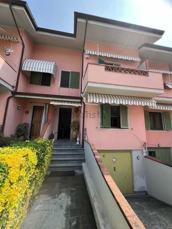 casa indipendente in vendita a Montignoso