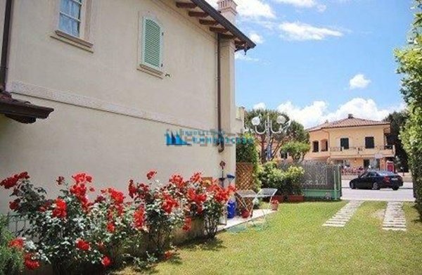 casa indipendente in vendita a Montignoso in zona Cinquale