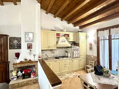 casa indipendente in vendita a Montignoso in zona Renella