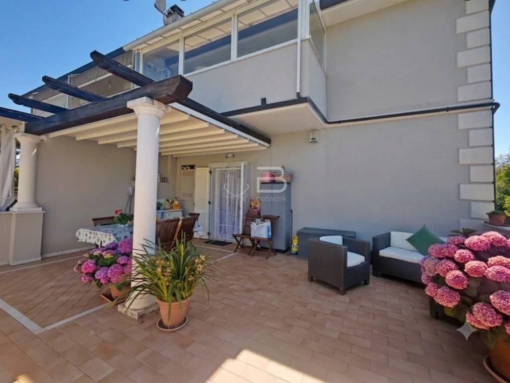 casa indipendente in vendita a Montignoso in zona Cervaiolo
