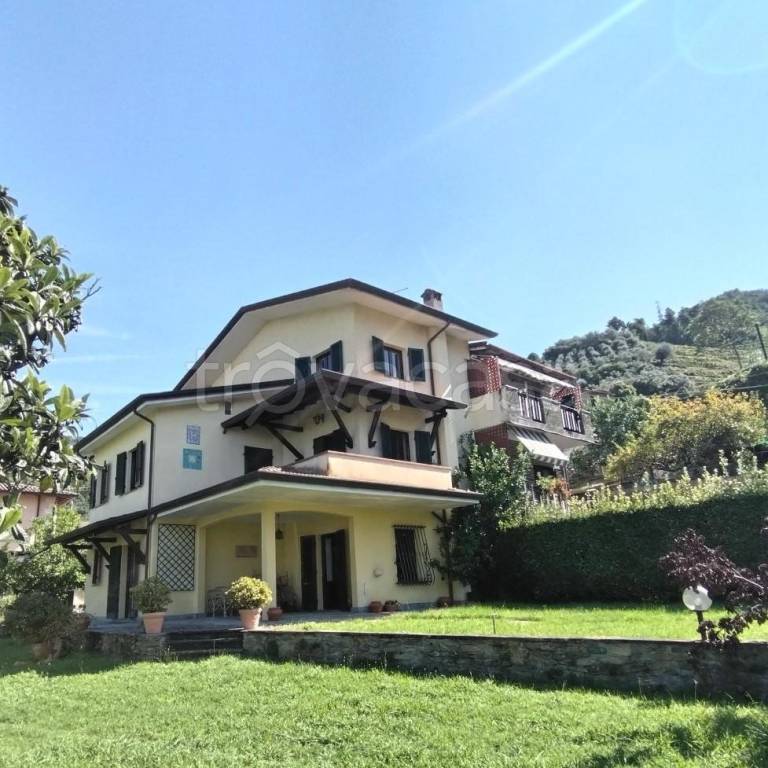 casa indipendente in vendita a Montignoso in zona Capanne