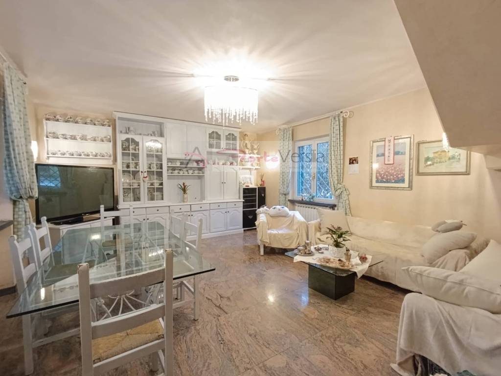 casa indipendente in vendita a Montignoso in zona Cervaiolo