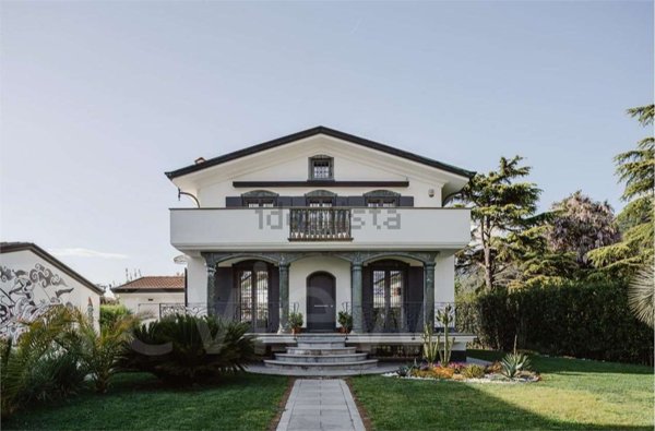 casa indipendente in vendita a Montignoso in zona Renella