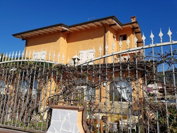 casa indipendente in vendita a Montignoso in zona Cinquale