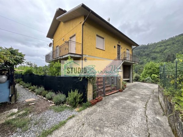 casa indipendente in vendita a Montignoso in zona San Vito